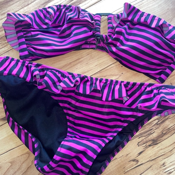 Striped Purple and Black Swimwear Set bikini women’s M strapless Victoria secret - Picture 1 of 5